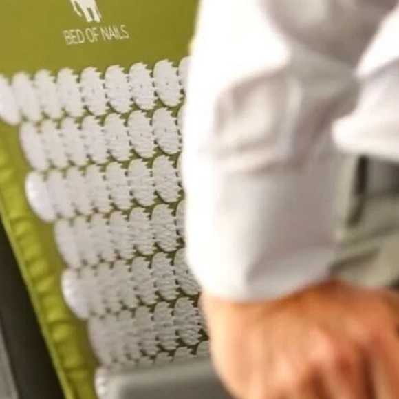 BED OF NAILS Bon Mat Acupressure Pain Relief NWOT Green White Circulation - Picture 6 of 8